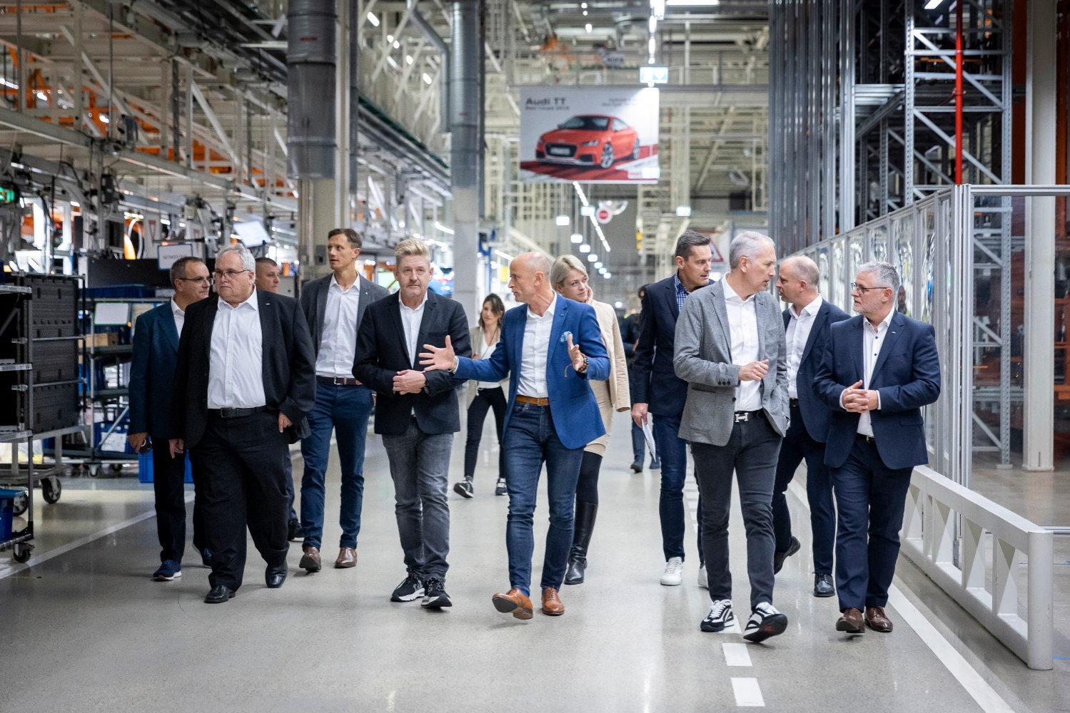CUPRA dévoile la CUPRA Terramar aux employés d'Audi Hongrie, chargés de sa production