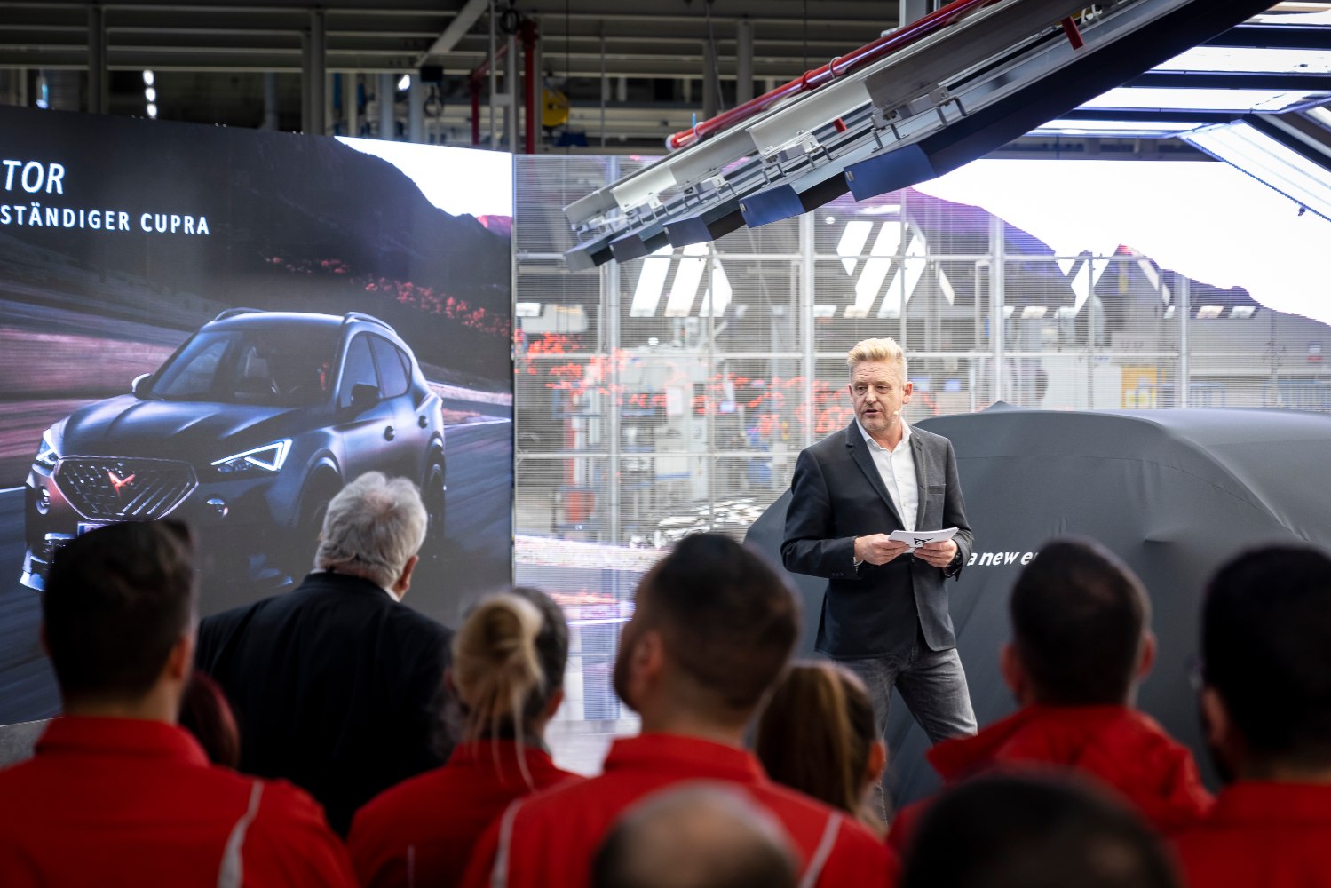 CUPRA dévoile la CUPRA Terramar aux employés d'Audi Hongrie, chargés de sa production