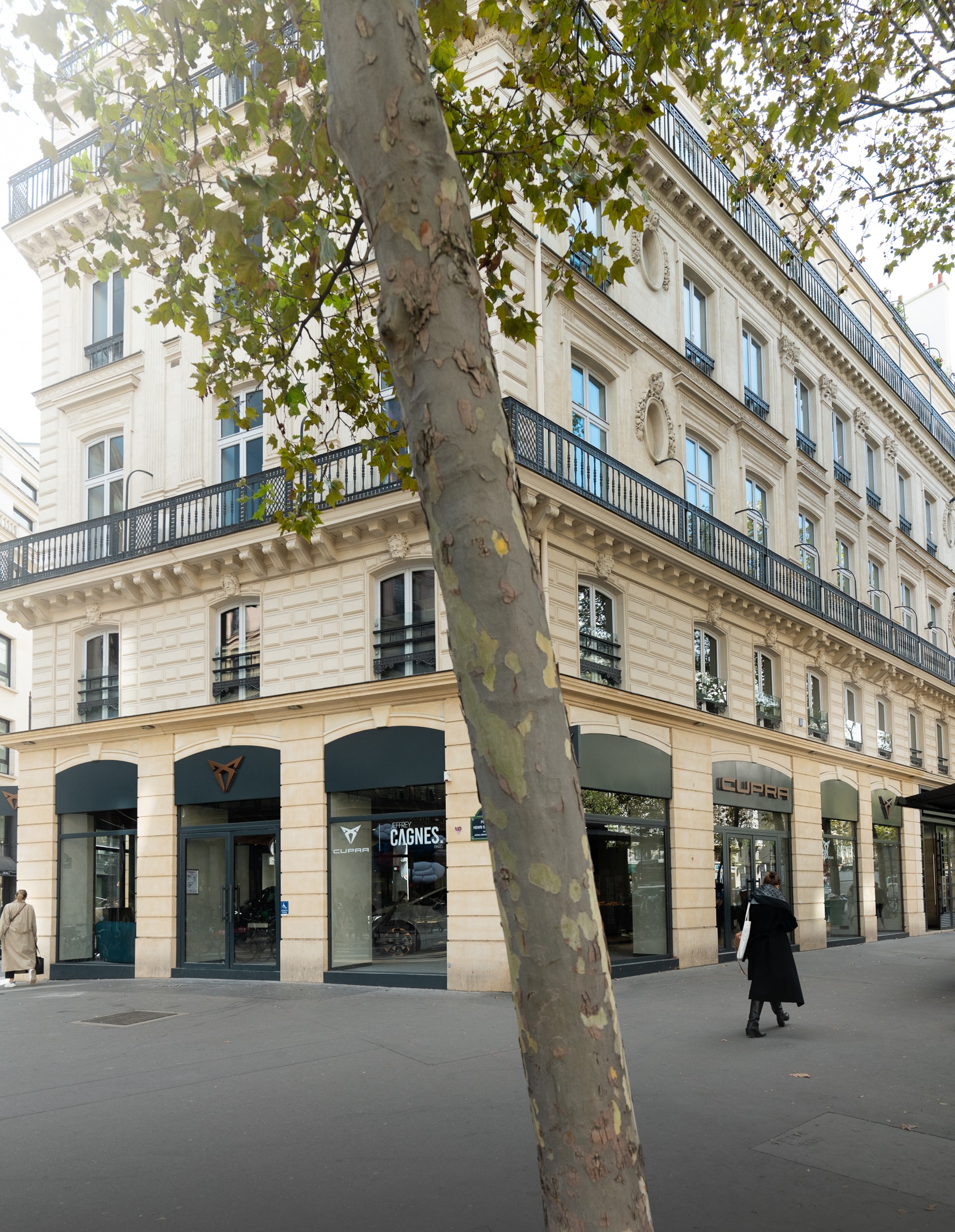 Devanture du CUPRA City Garage Paris