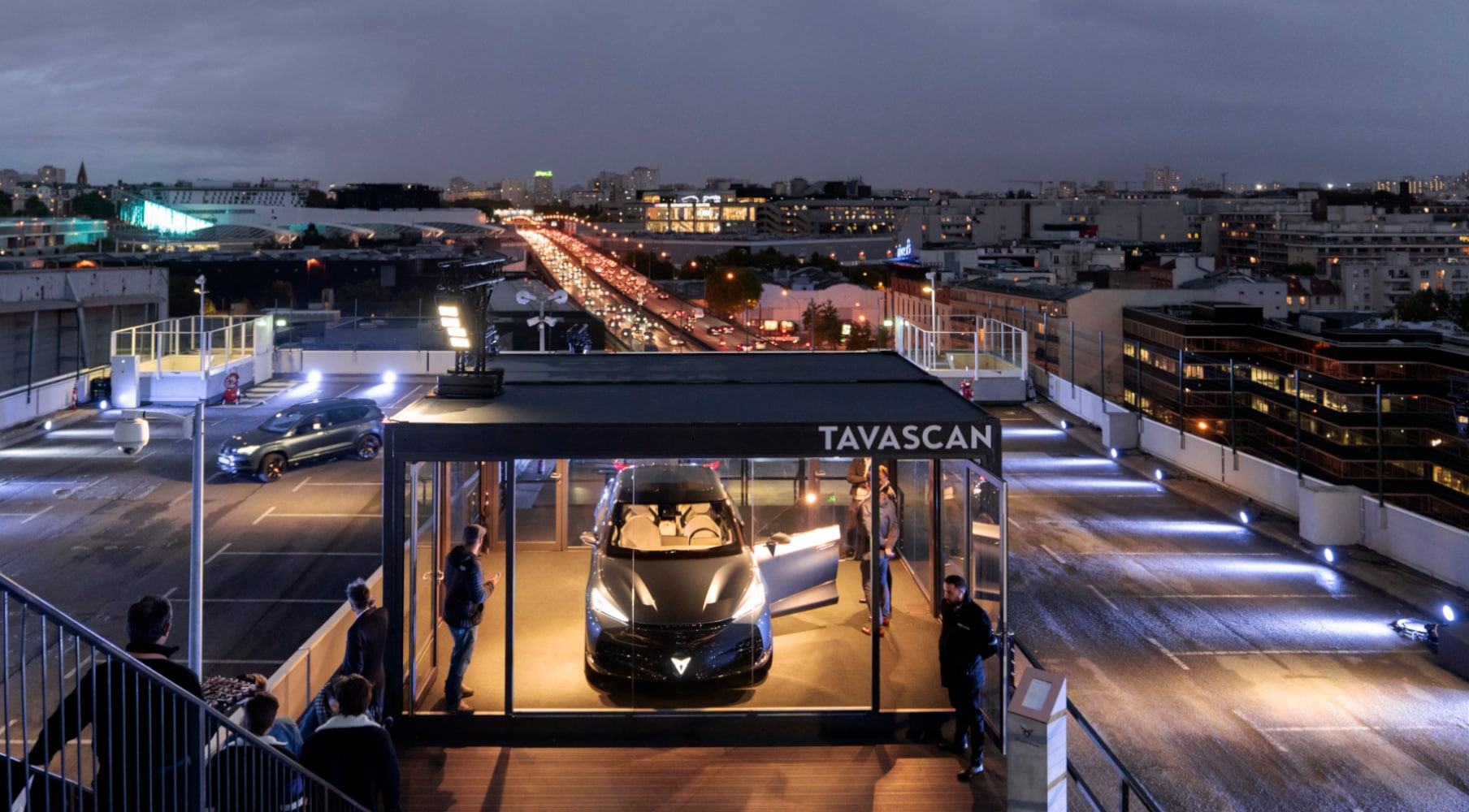 CUPRA INSTALLE LE PREMIER ANNEAU DE VITESSE SUR UN ROOFTOP À PARIS