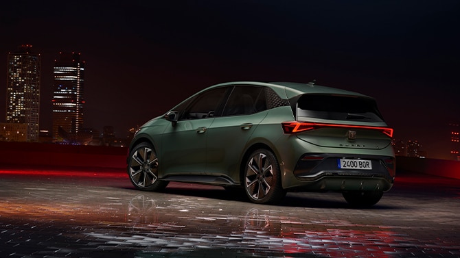 CUPRA Born 2024 en Bleu Aurore - Offres de voitures électriques