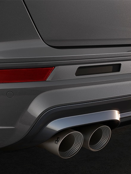 cupra ateca édition vz avec un double système d'échappement akrapovic
