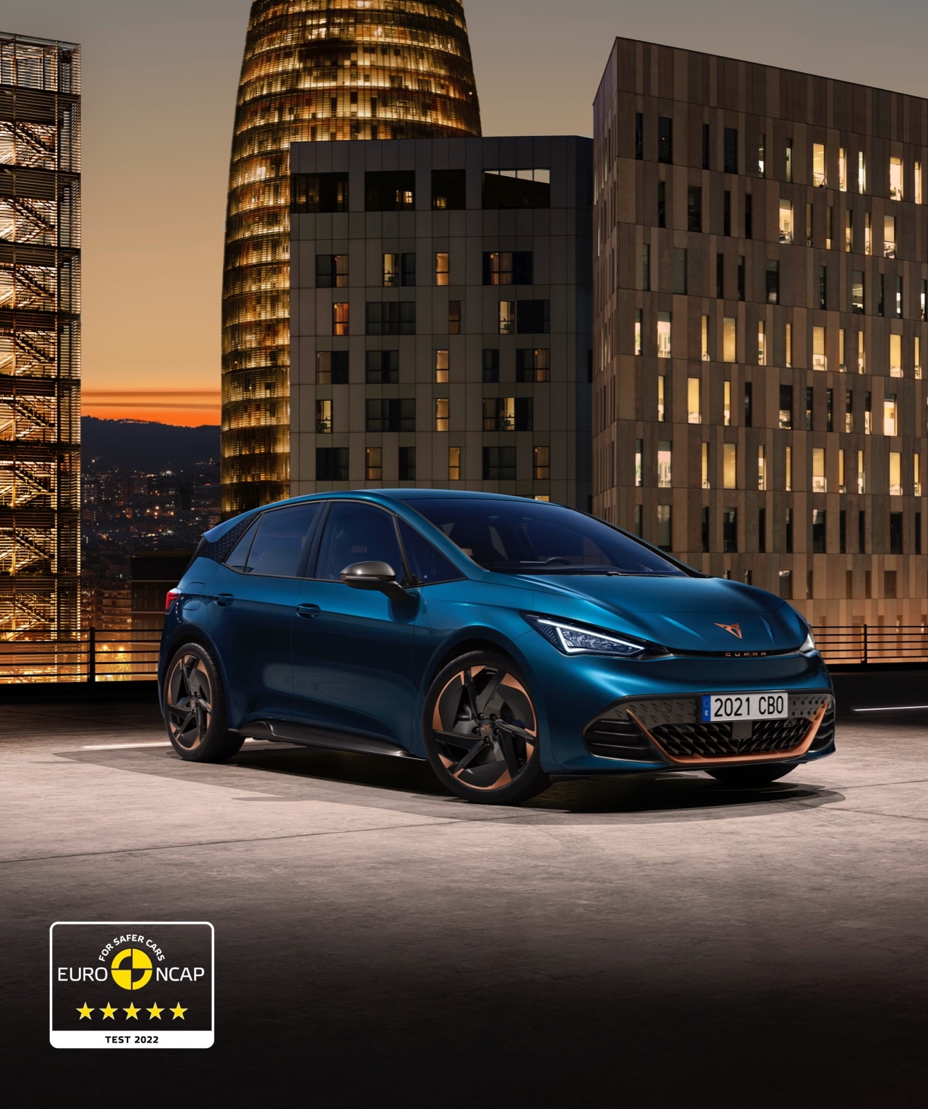 CUPRA Born Aurora Blue avec roues blizzard aéro cuivrées et noires