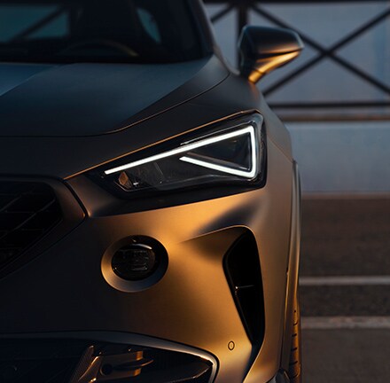 cupra formentor vz5 avec échappement copper et diffuseur en fibre de carbone