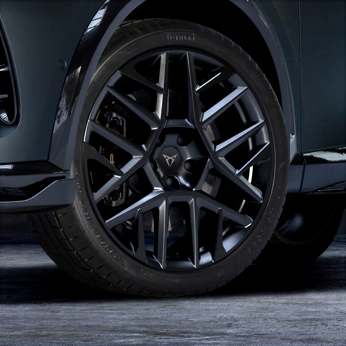 Vue détaillée de la jante en alliage Custom en Noir Sport Mat pour le CUPRA Formentor.