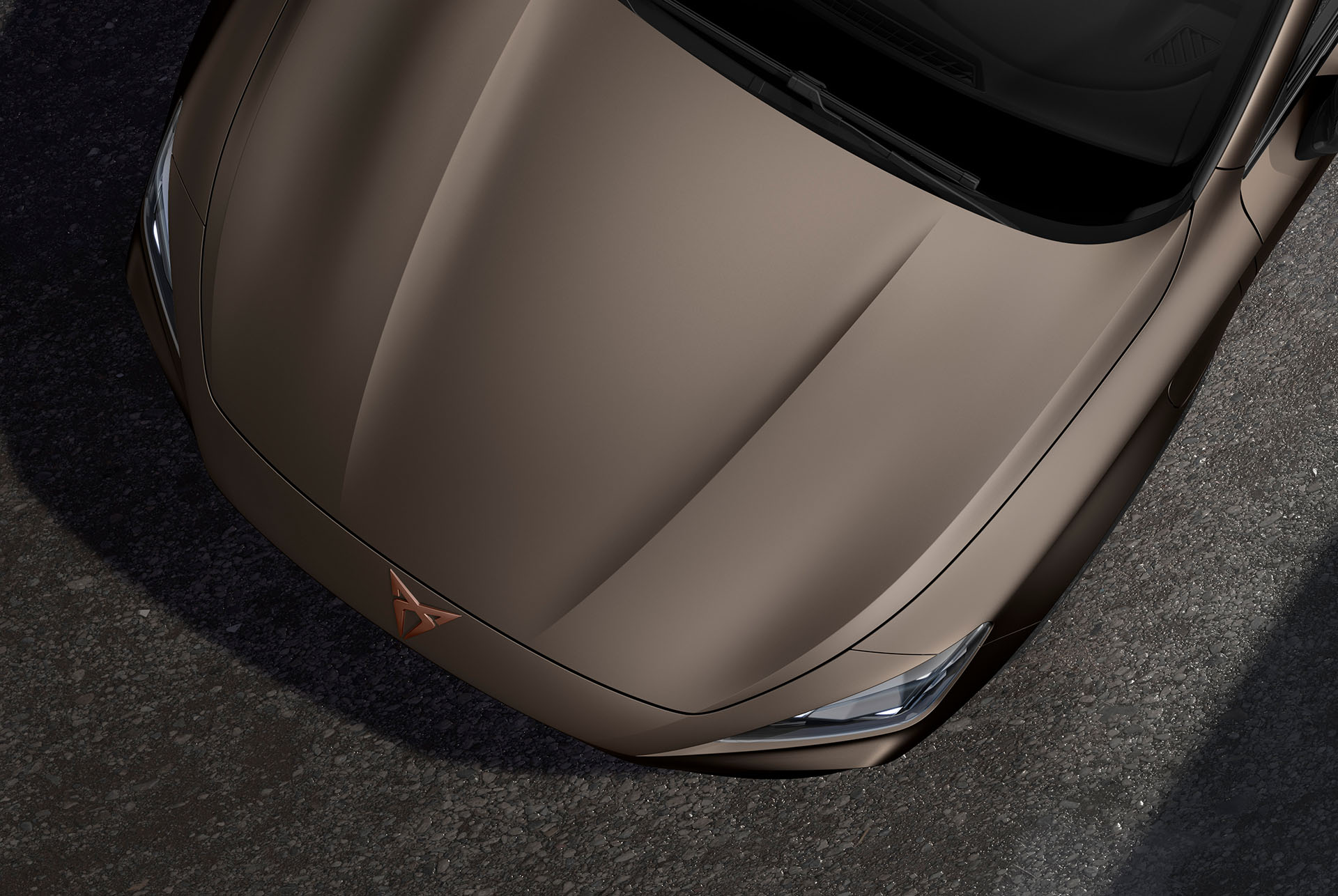 Vue du dessus du nouveau CUV CUPRA Formentor 2024 en Century Bronze mat.