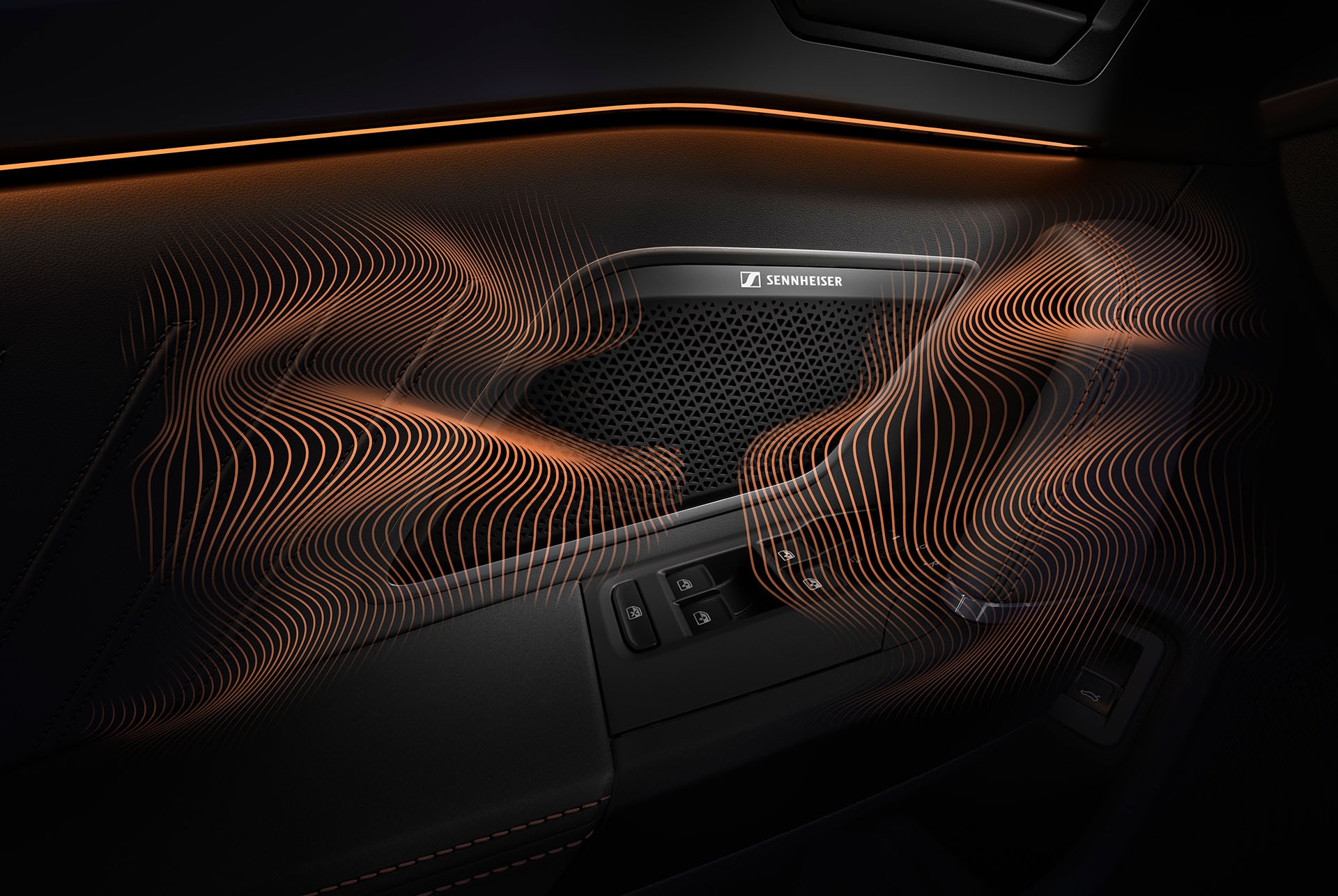 Mise à niveau de l’équipement technologique du nouveau CUPRA Formentor 2024 avec Immersive by Sennheiser™. Gros plan sur le haut-parleur Sennheiser™ situé sur le panneau de porte du CUPRA Formentor, les ondes sonores et l’éclairage intérieur.