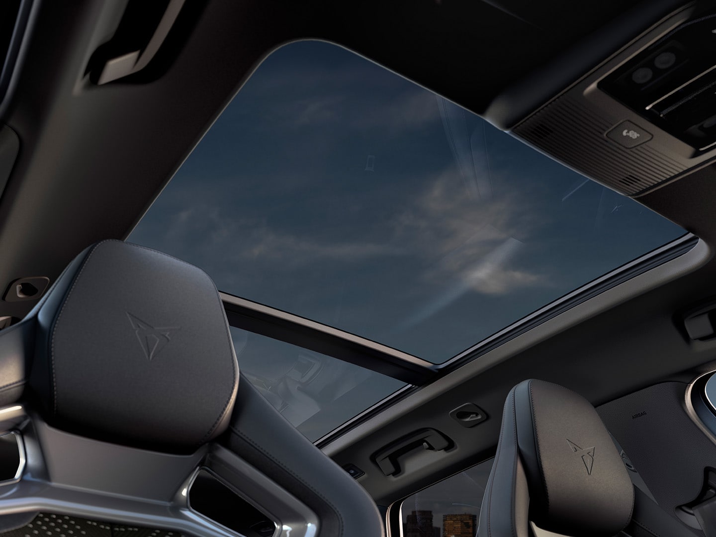 CUPRA Leon Sportstourer intérieur avec toit ouvrant panoramique.