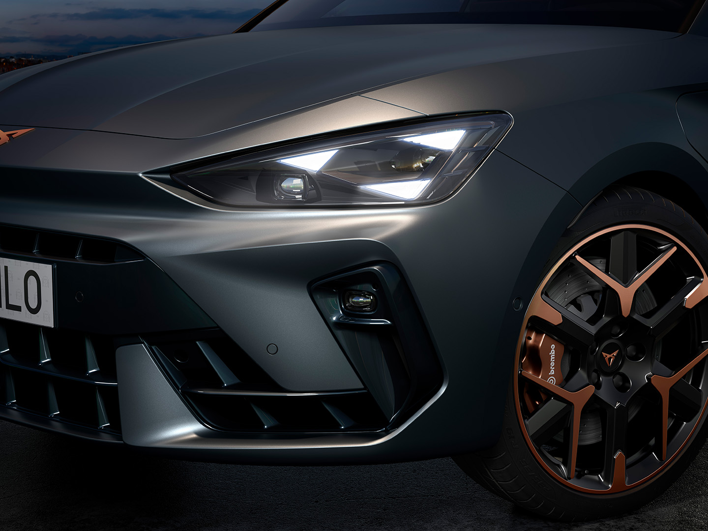 Gros plan sur l’avant de la nouvelle CUPRA Leon SP avec les phares CUPRA Matrix Led Ultra.