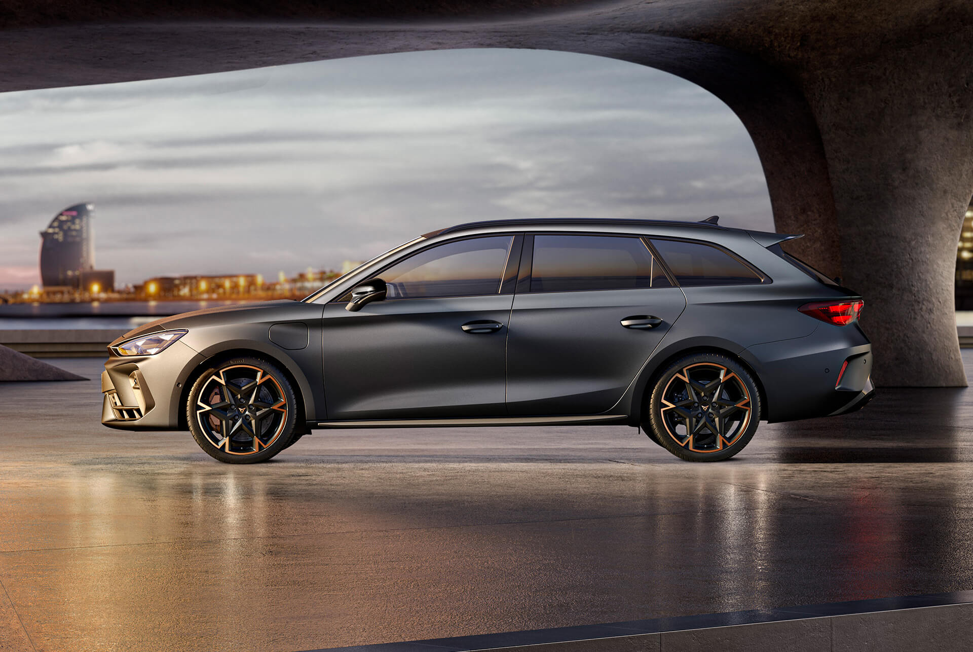 Comment utiliser le Parck Assist intelligent de la nouvelle Cupra Leon Sportstourer 2024, démonstration visuelle d’un système de parking intelligent