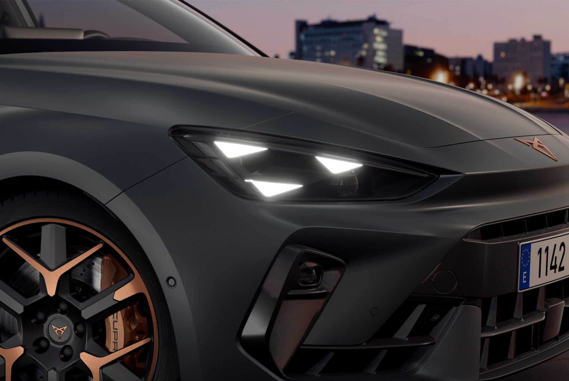 Pack d’équipement Performance Pure, phares Matrix LED dotés d’une signature distinctive et d’une caméra multifonction de la nouvelle Cupra Leon Sportstourer 2024.