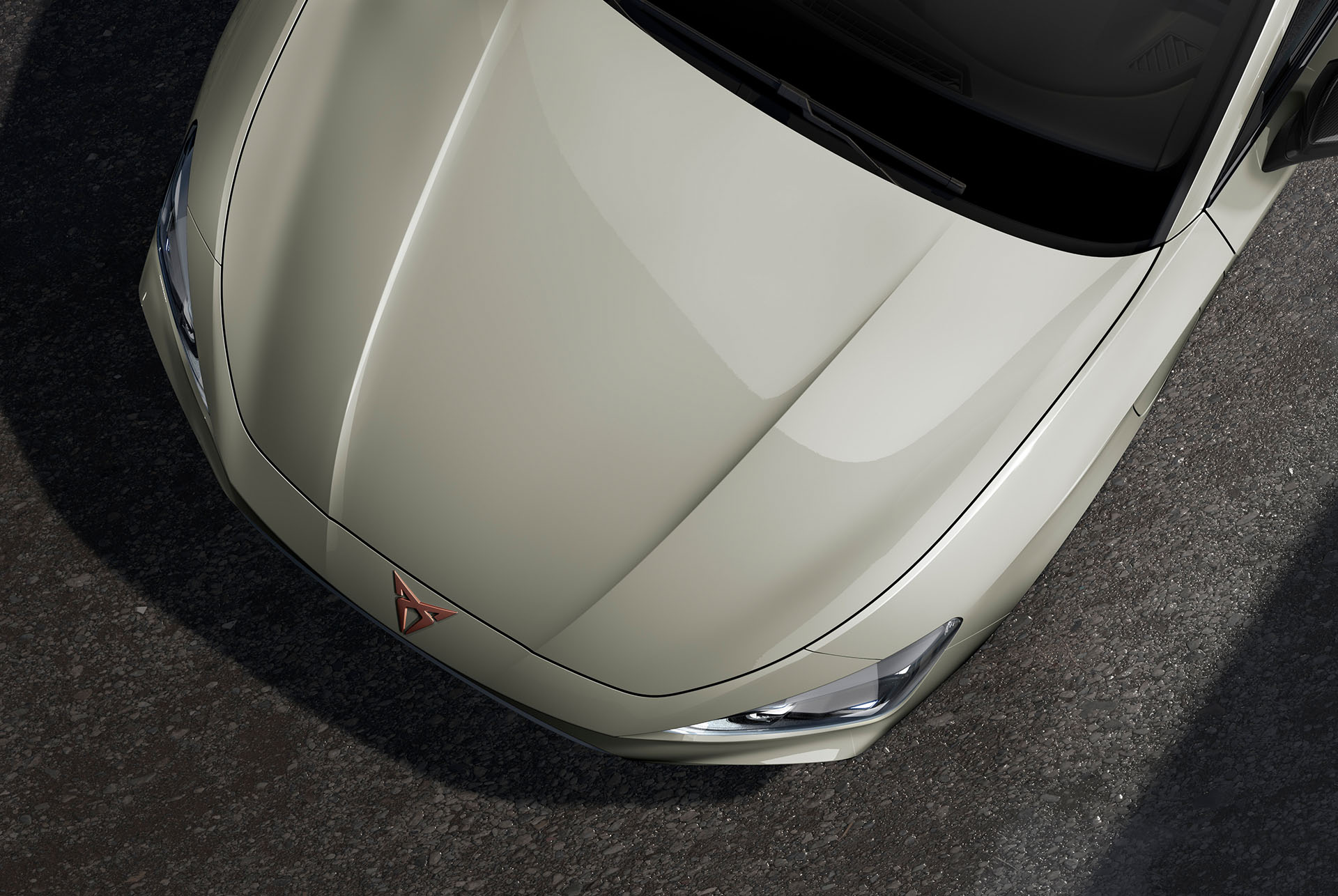 Vue du dessus du capot de la nouvelle Cupra Leon Sportstourer 2024 en Gris Taïga