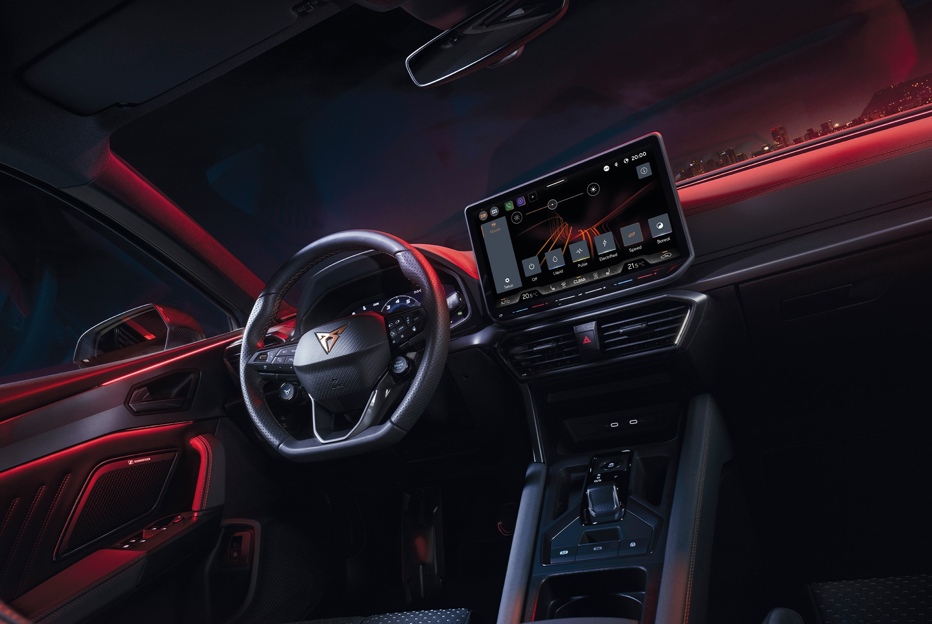Volant de la nouvelle Cupra Leon 2025, sélection du profil de conduite par info-divertissement, technologie de direction avancée, option de réglage adaptatif du châssis, tableau de bord, fenêtre et horizon urbain.