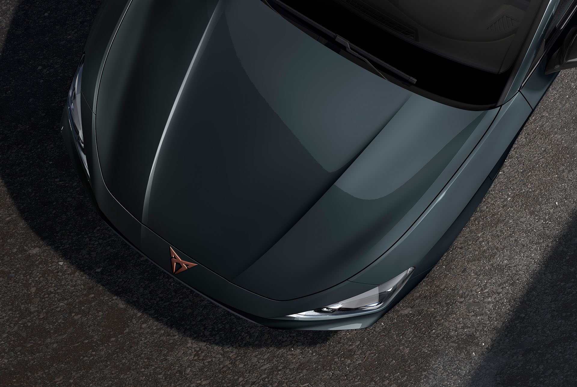 Vue du dessus du capot de la nouvelle Cupra Leon 2024 en Bleu Fjord