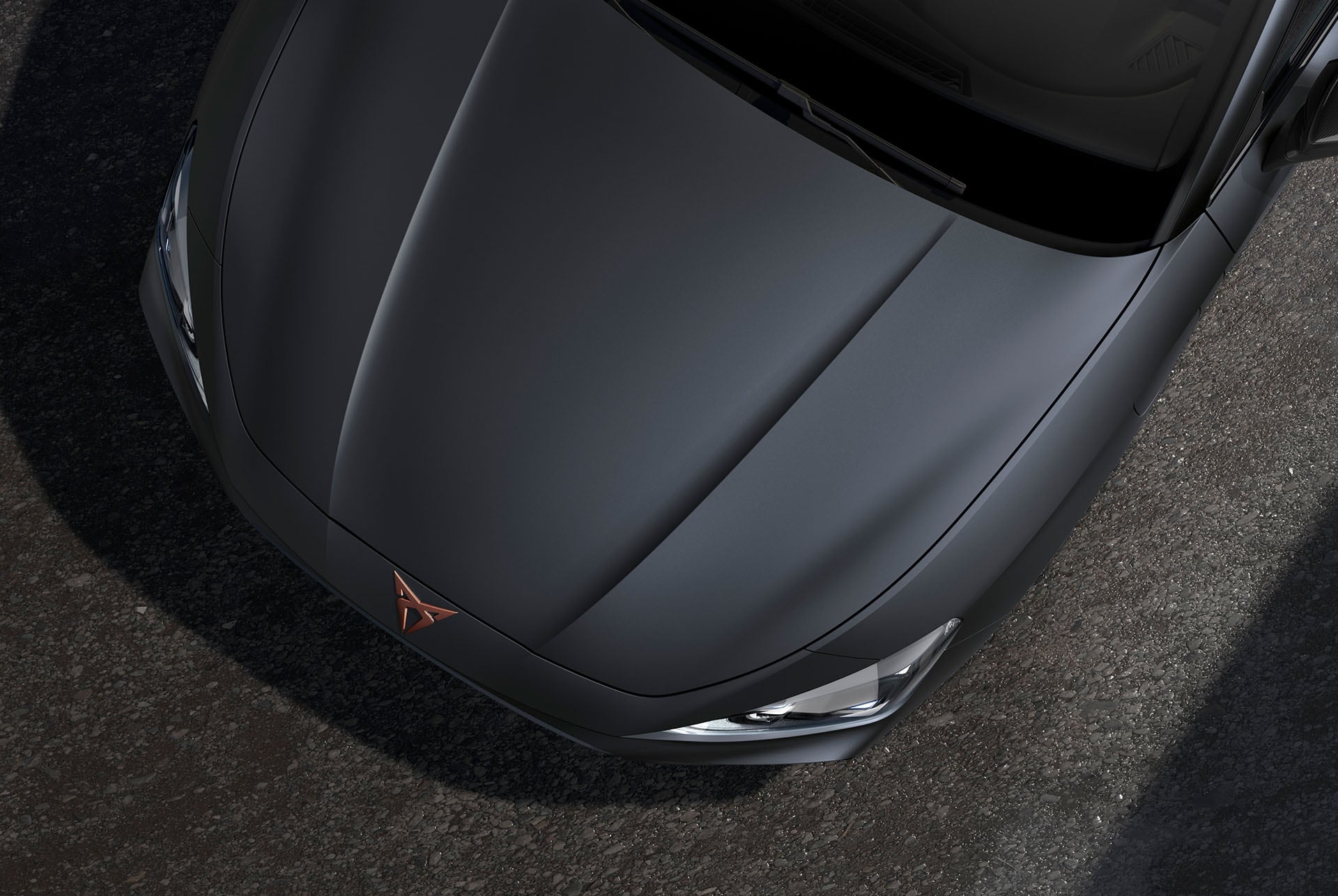 Vue du dessus du capot de la nouvelle Cupra Leon 2024 en Tech Magnétique mat