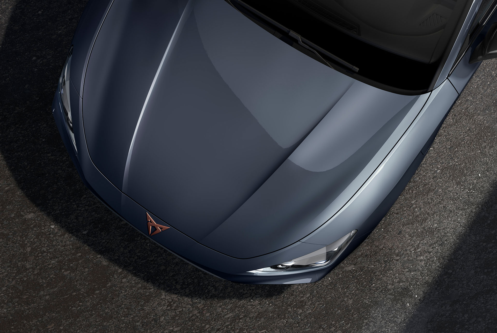 Vue du dessus du capot de la nouvelle Cupra Leon 2024 en Tech 