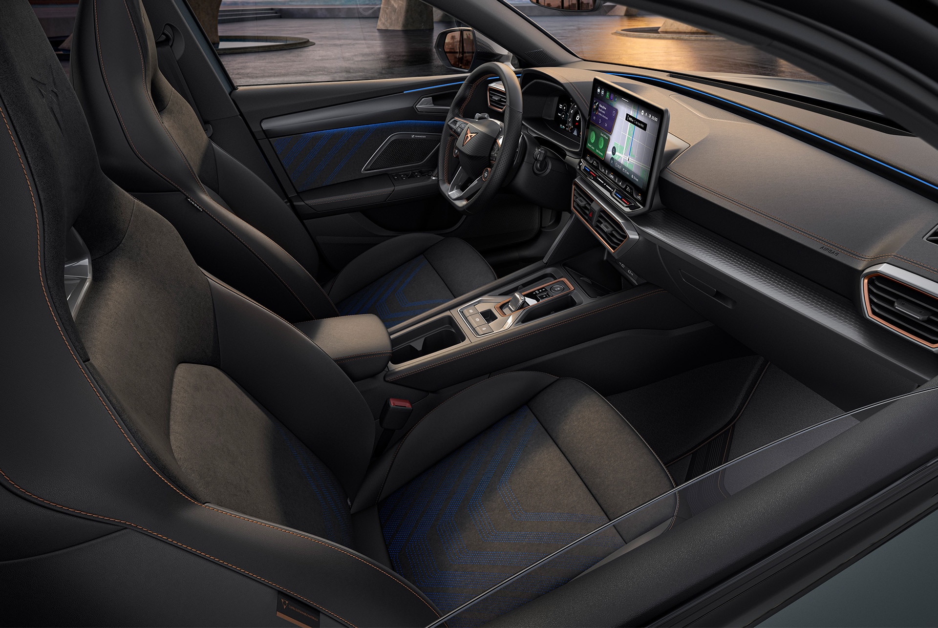 Design intérieur Dynamique de la nouvelle CUPRA Leon 2025 hybride, sièges-baquets fabriqués à partir de microfibre végétalienne recyclée, sièges chauffants, électriques avec fonction mémoire.