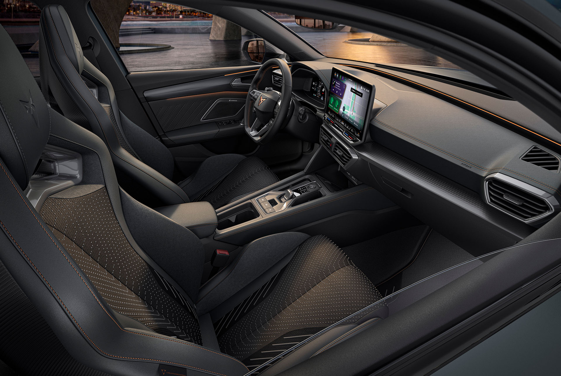 Vue intérieure de la nouvelle CUPRA Leon 2024 Gris Encelade Mat avec siège baquets et système de navigation