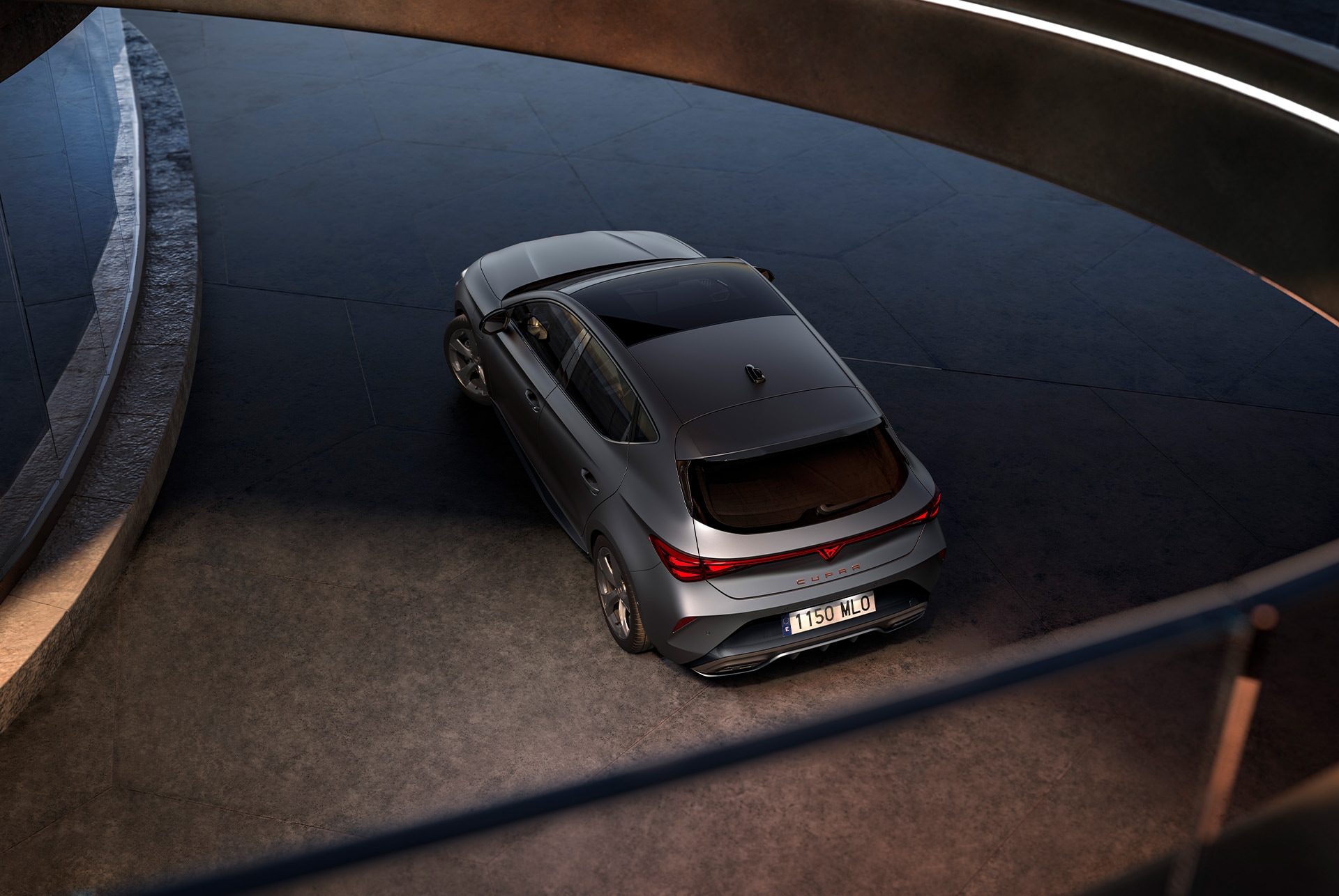 Vue avant de la nouvelle CUPRA Leon 2025 Gris Encelade Mat avec signature lumineuse