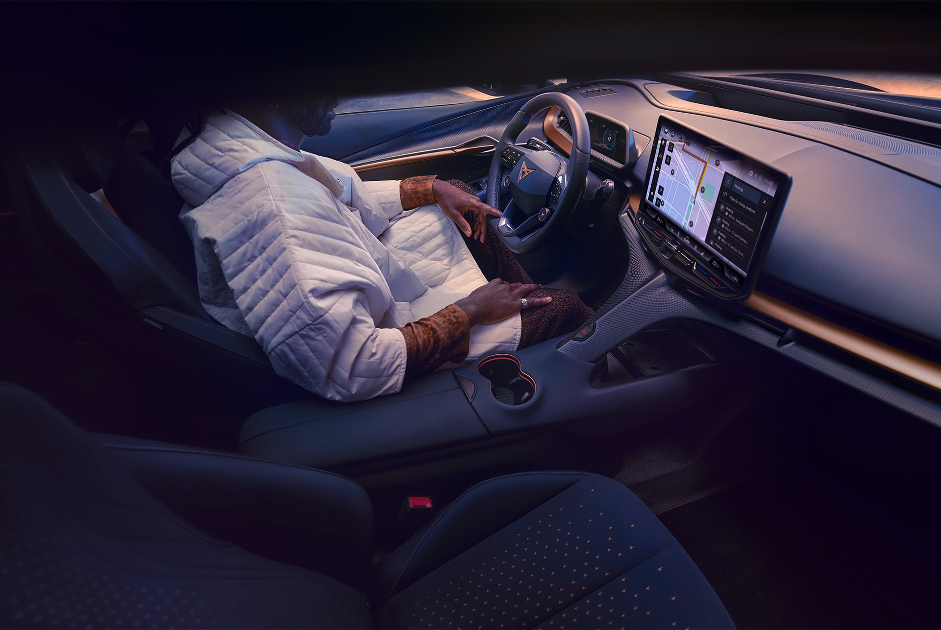 SYSTÈME D’INFOTAINMENT avec stations de recharge CUPRA Tavascan SUV électrique 2024
