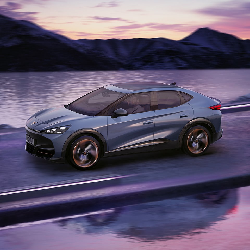 Nouvelle CUPRA Tavascan Bleu Tavascan avec assistant à la conduite Travel Assist et régulateur de vitesse adaptatif (ACC)