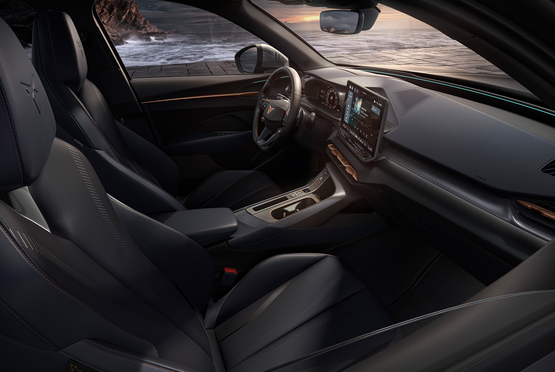 Intérieur cupra terramar avec des sièges seaqual yarn fabriqués à partir de plastique marin recyclé, un tableau de bord bleu foncé avec des accents cuivrés et des sièges sport réglables.