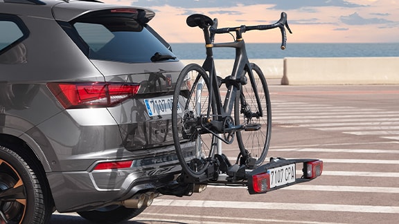 Accessoires de voiture CUPRA Ateca avec porte-vélos sur attelage
