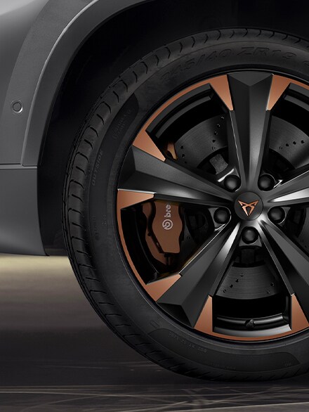 cupra-ateca-avec-jantes-alliage-19-pouces-et-freins-brembo