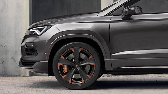 cupra-ateca-jantes-en-alliage-19-pouces-et-freins-brembo