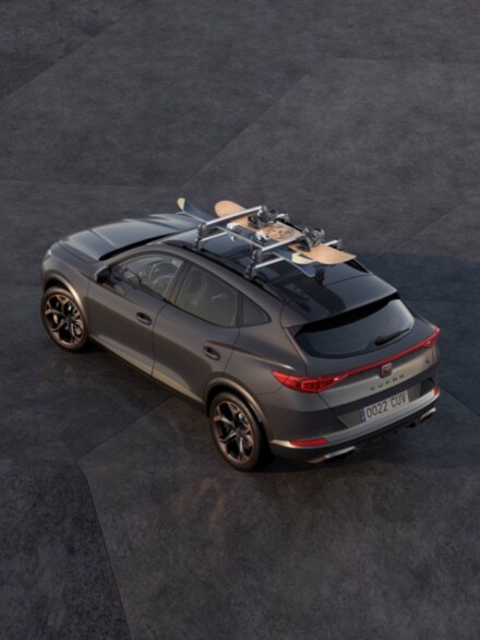 CUPRA Formentor toit vue du drone avec accessoire porte-skis
