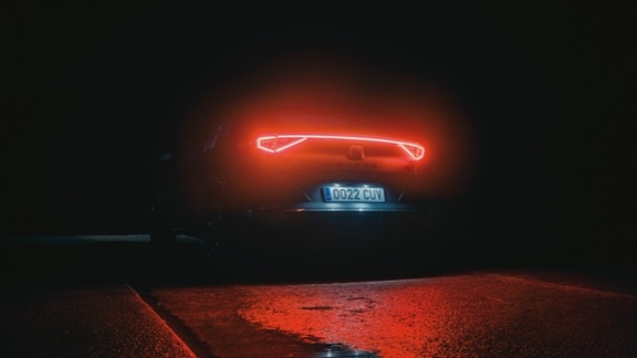 nouveau cupra formentor compact suv avec son bandeau de lumière