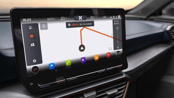 nouvel écran de navigation de 12 pouces de cupra formentor avec services de cartographie