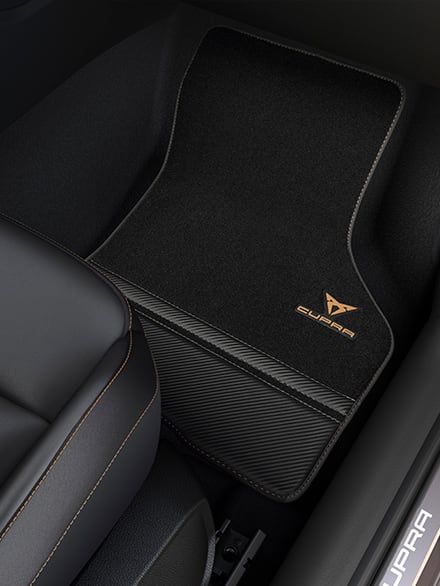 Tapis de voiture CUPRA Leon SP en fibre de carbone.