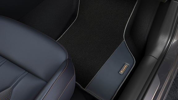 Tapis de voiture CUPRA Leon SP en cuir bleu pétrole.