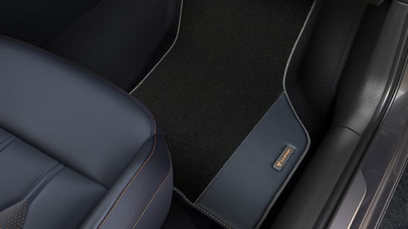 Tapis de voiture CUPRA Leon SP 2024 en cuir bleu pétrole.