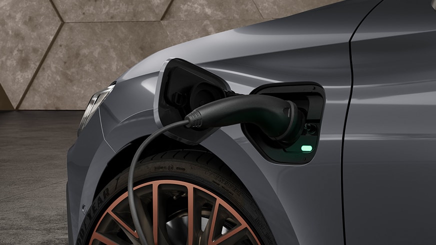 nouvelle CUPRA Leon Sportstourer e-hybrid vue de la trappe de recharge