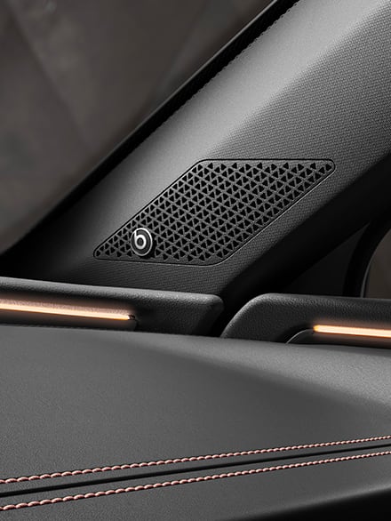 BeatsAudio haut-parleurs de la nouvelle CUPRA Leon 2024 cinq portes ehybrid voiture de sport compacte vue intérieure